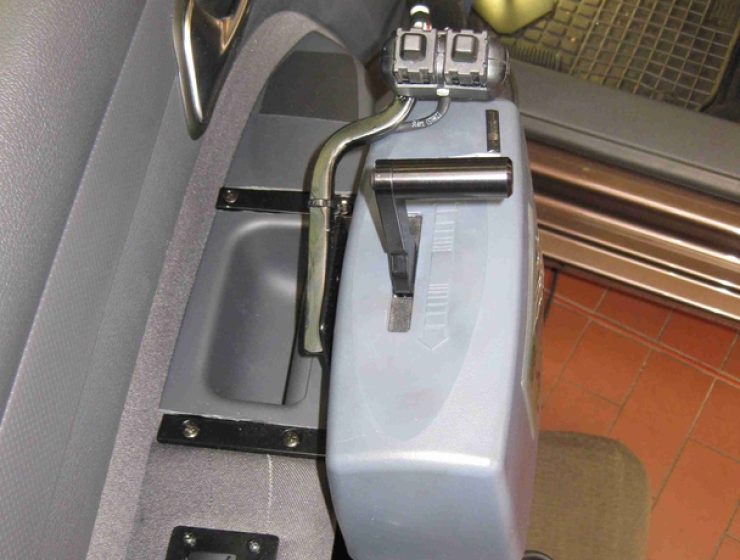 3_Gas-Bremslever_mit_Sat-2