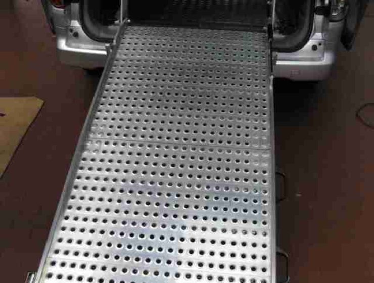 Auffahrrampe-AMF-200 Nissan-NV200-11-2