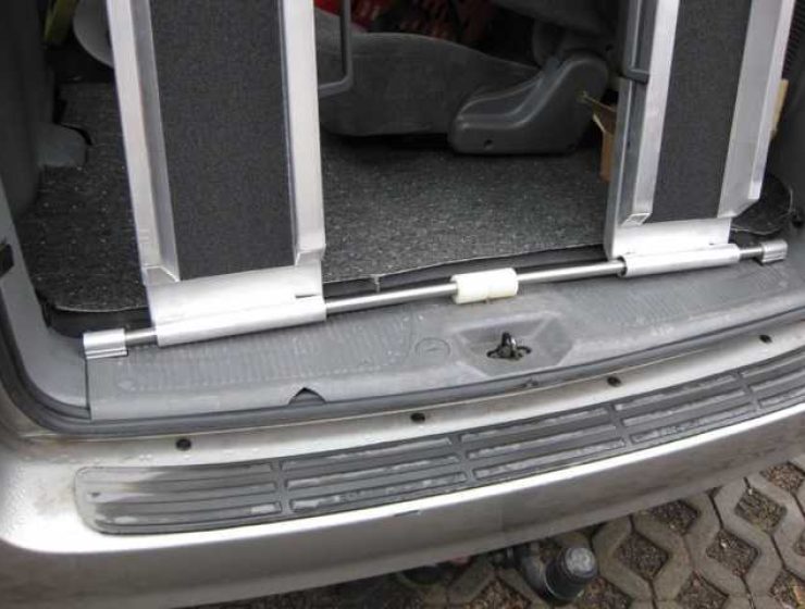 Auffahrschienen-auf-Welle Kia-Carnival-02-4