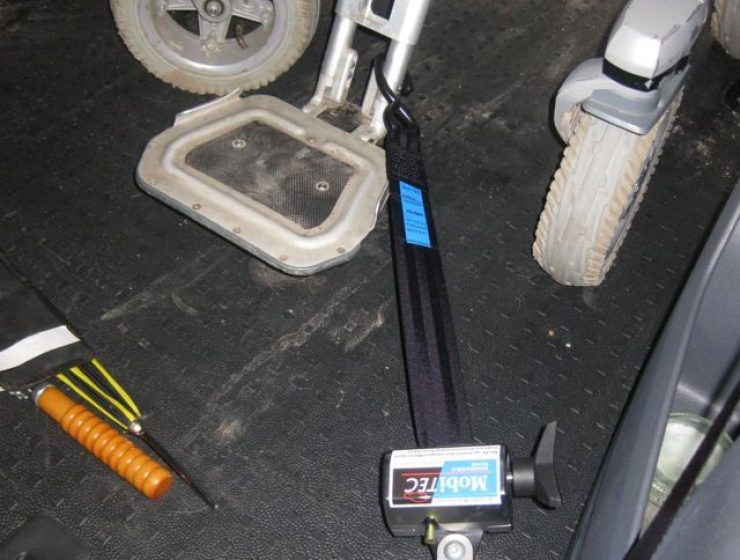 Gurt fuer leeren im Heck Caddy-13-1 (1)