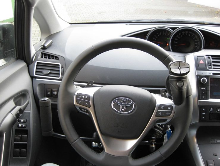 Handicap-Touch_Toyota-Verso-14-1