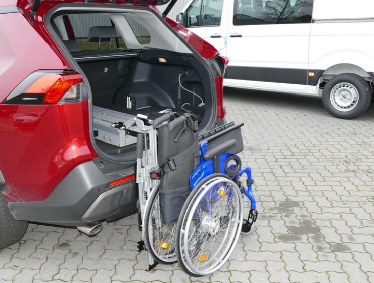 Ladeboy_Heck_Toyota_Rav4_Bj_2020_11_