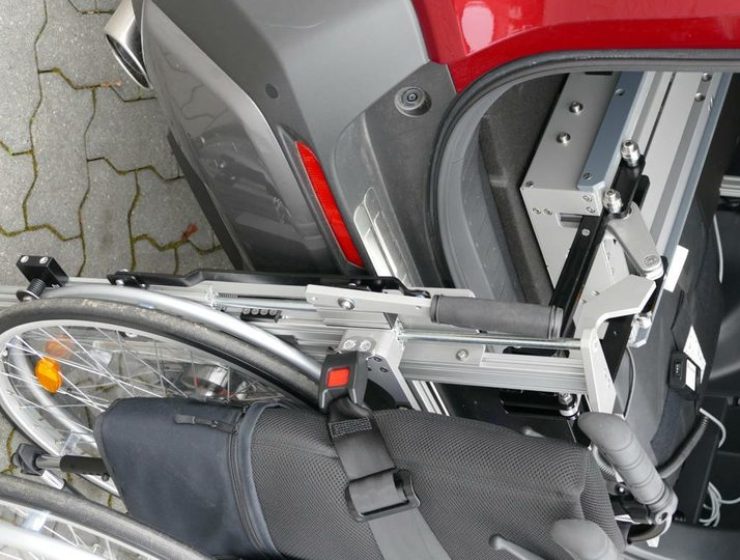 Ladeboy_Heck_Toyota_Rav4_Bj_2020_12_