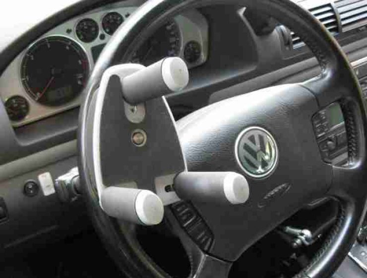 Lenkraddreizack-Paravan-1