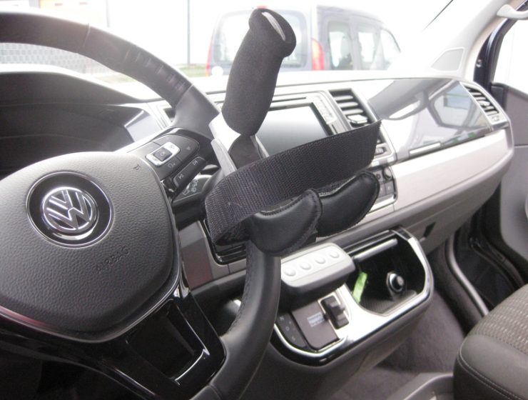 Lenkraddreizack_rechts_abnehmbar_m_Klettverschluss_-01