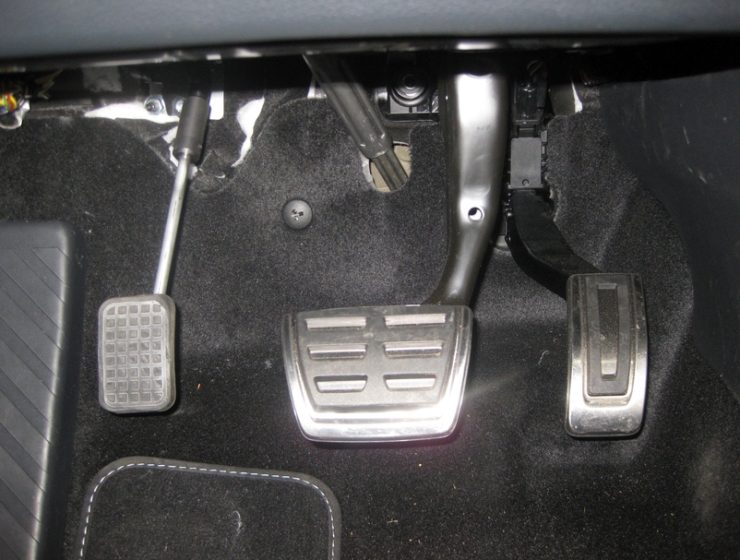 Linksgas_elekt_Sojadis_02_Skoda_Superb