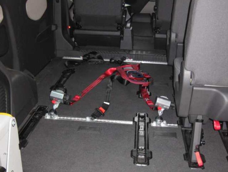 Rollstuhlhalteplatz Ford-Tourneo-Custom-14-1