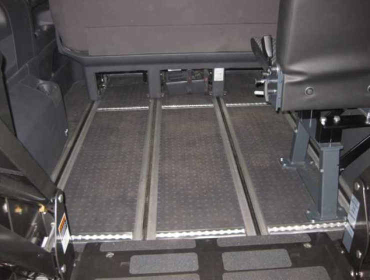 Rollstuhlhalteplatz-Heck VW-T5-14-1