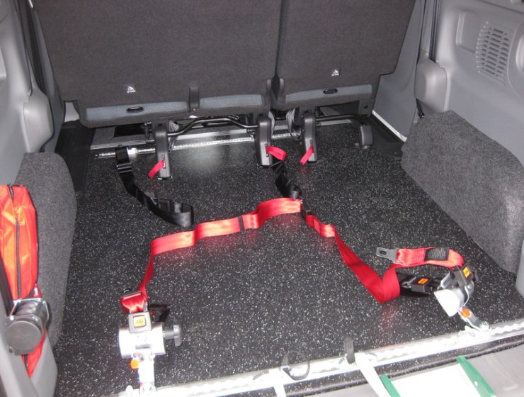 Rollstuhlhalteplatz-hinten_NV-200-15_7