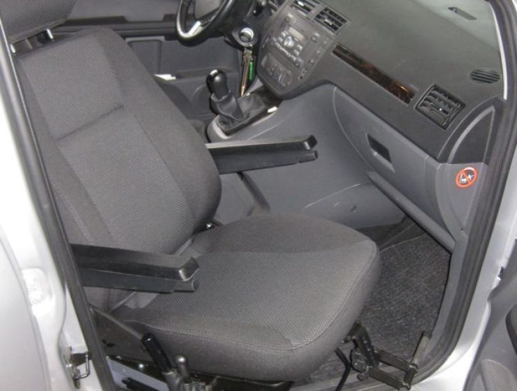 Schwenksitz-mit-Tilda Ford-C-Max-06-3