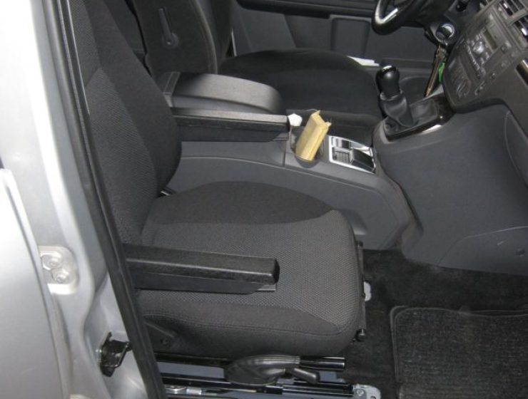 Schwenksitz-mit-Tilda Ford-C-Max-06-4