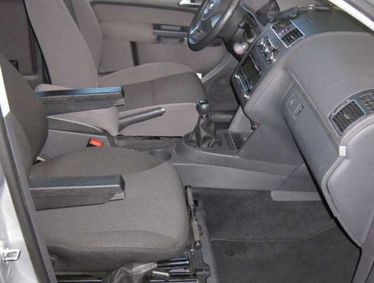 Schwenksitz-mit-Tilda VW-Touran-11-1