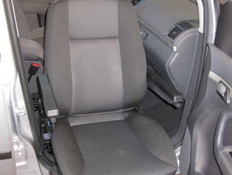 Schwenksitz-mit-Tilda VW-Touran-11-4