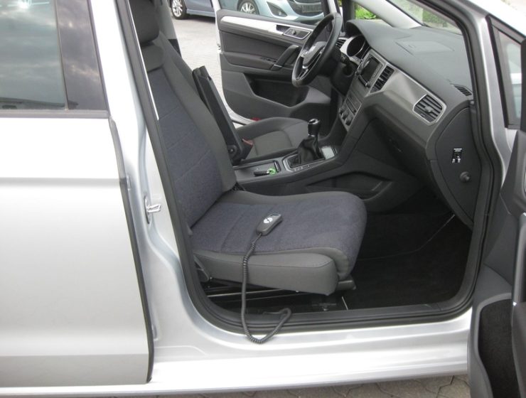 Turny_Low_mit_BEV_Golf_Sportsvan_06