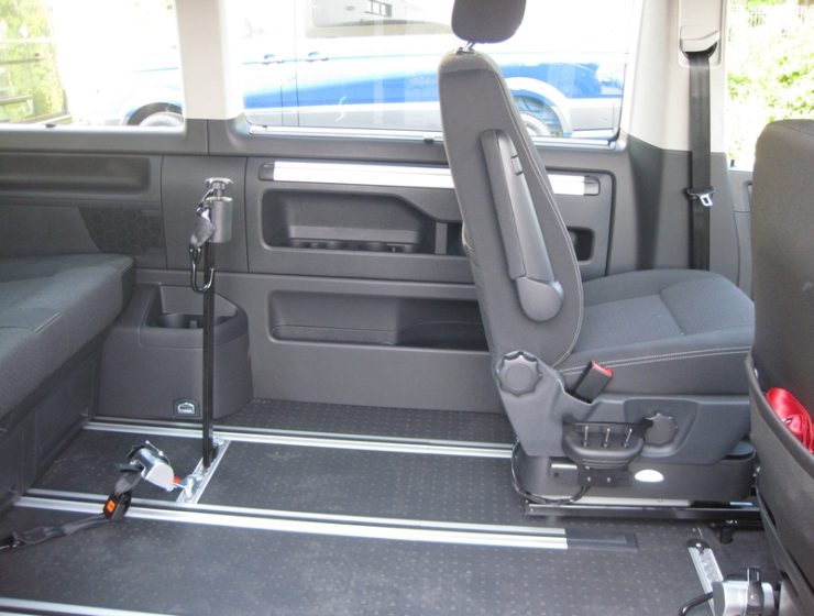 mech_Rollstuhlhalteplatz-02_T6_Multivan